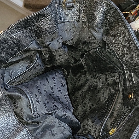 Michael Kors Purse - Picture 6 of 8